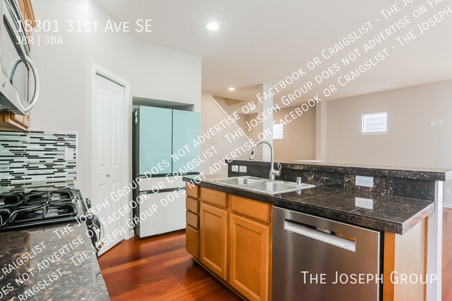 Building Photo - 18301 31st Ave SE