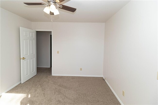 Building Photo - 1 Sandon Ln