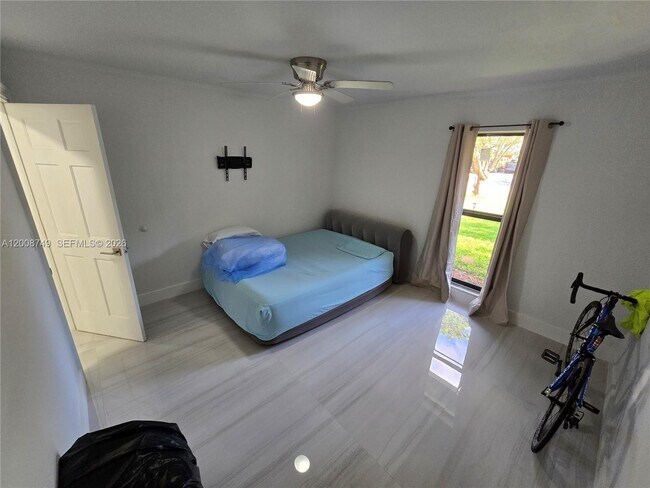 Building Photo - 11578 NW 39th Pl