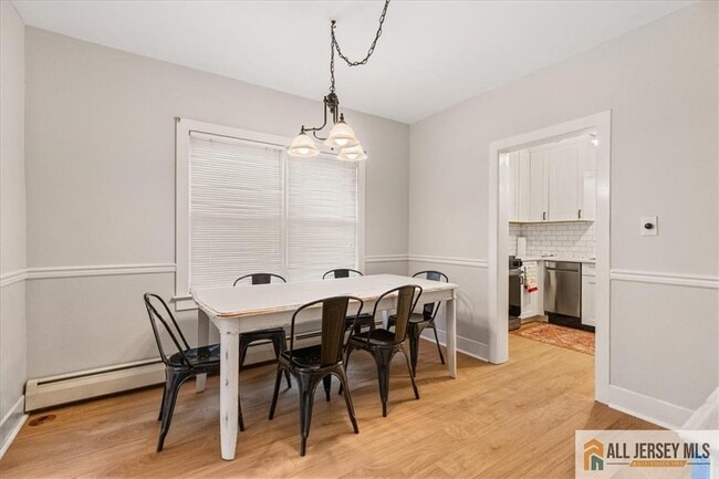 Building Photo - 21 Heathcote Brook Rd