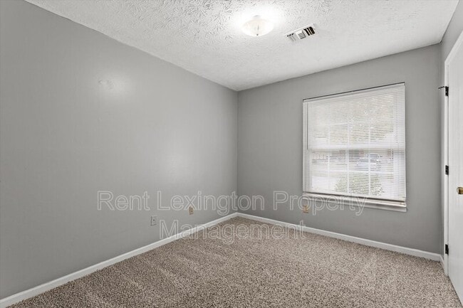 Building Photo - 3340 Featherston Dr