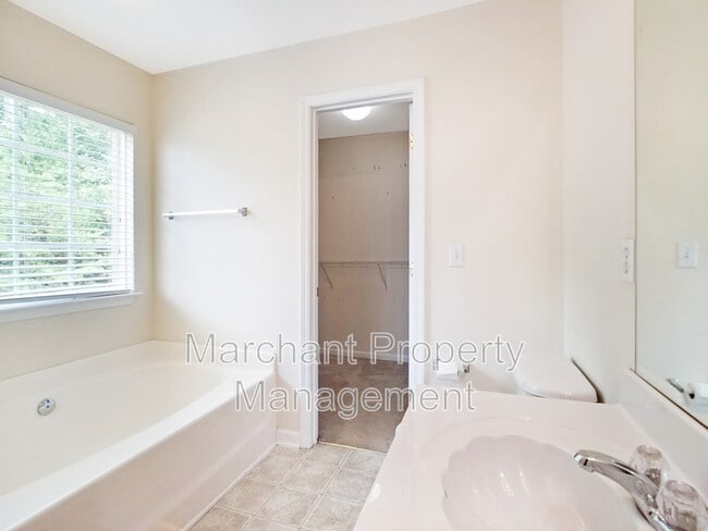 Building Photo - 27 Sunfield Ct