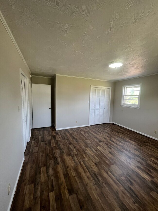 Building Photo - 113 Cavins Rd