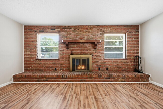 Building Photo - 338 Coral Dr SW