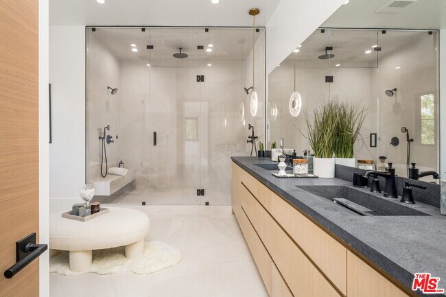 Building Photo - 16657 Oldham St