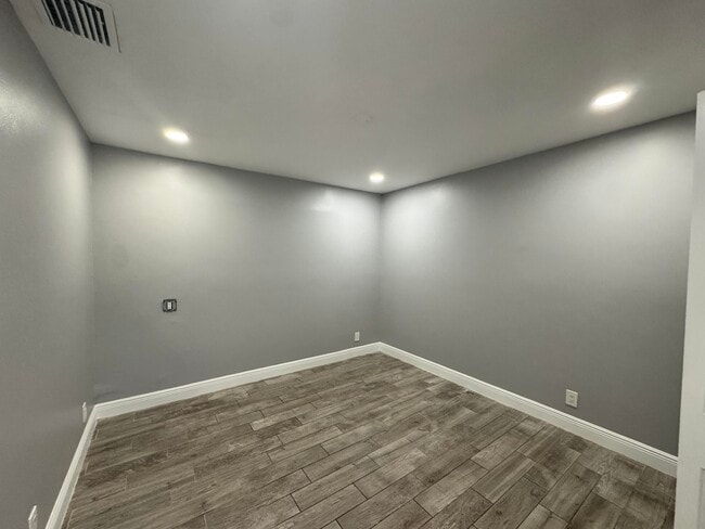 Building Photo - 919 Laurel Dr