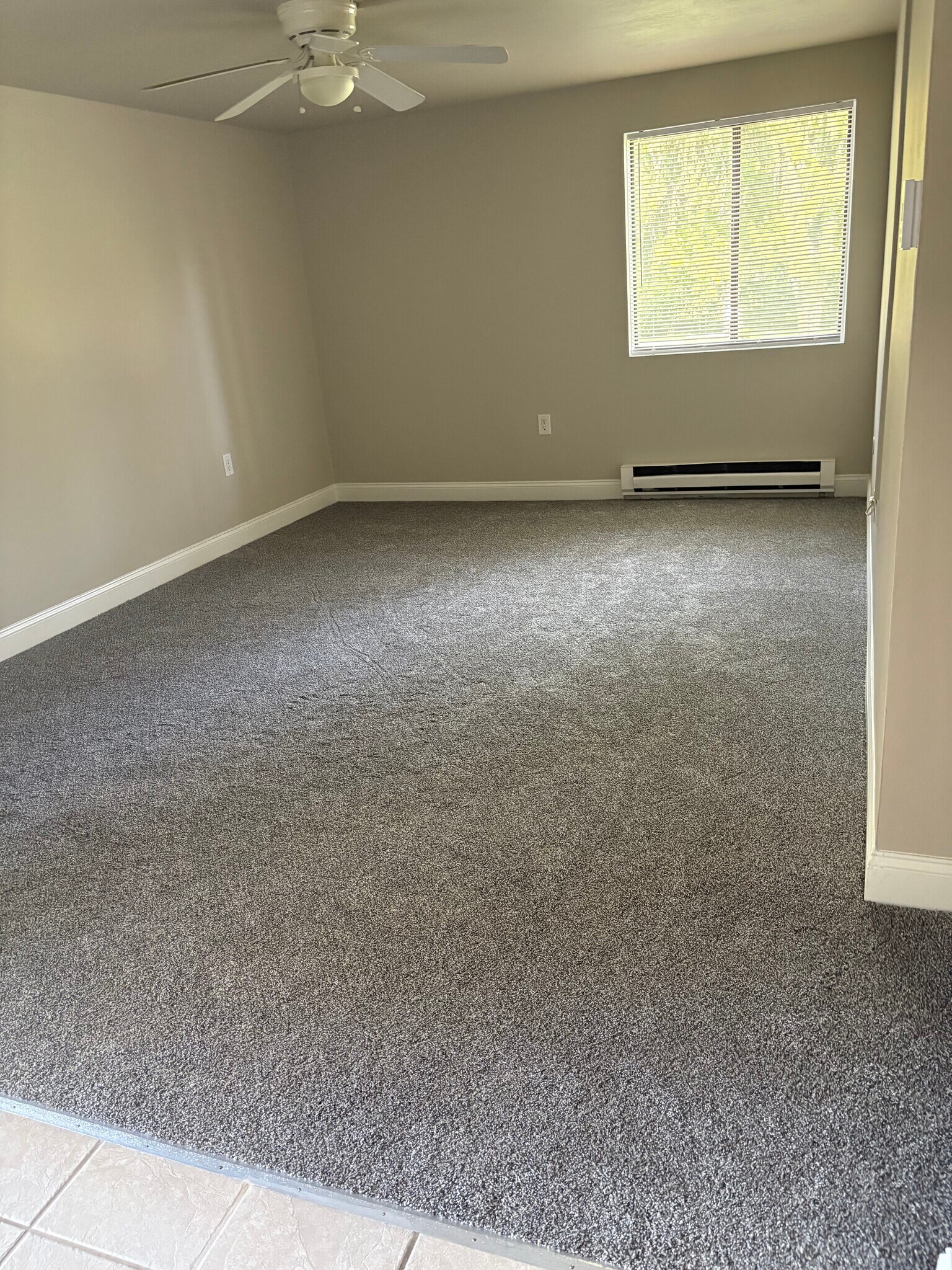 Building Photo - 219 Watertree Dr