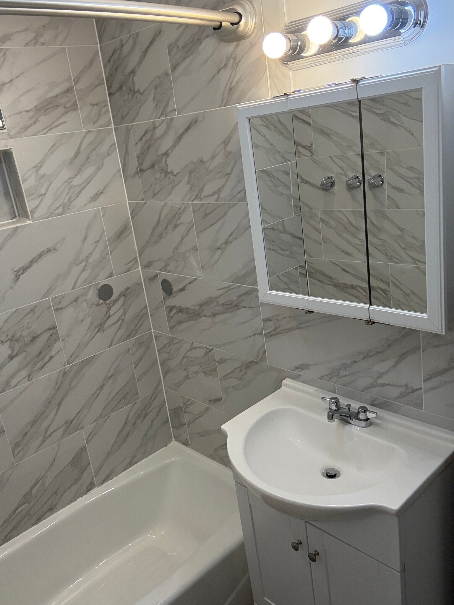BATHROOM RIGHT - 702 Pearl Dr