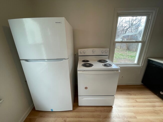 Building Photo - 921 NW D St