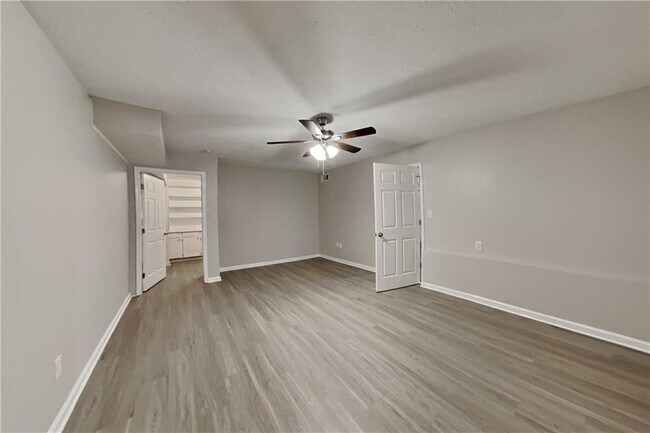 Building Photo - 3929 Lookout Point Dr