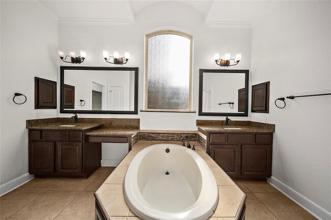 Building Photo - 26726 Longleaf Valley Dr