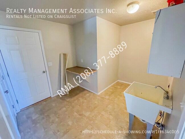 Building Photo - 5118 Lathrop Pl