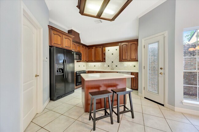 Building Photo - 2421 Baycrest Dr