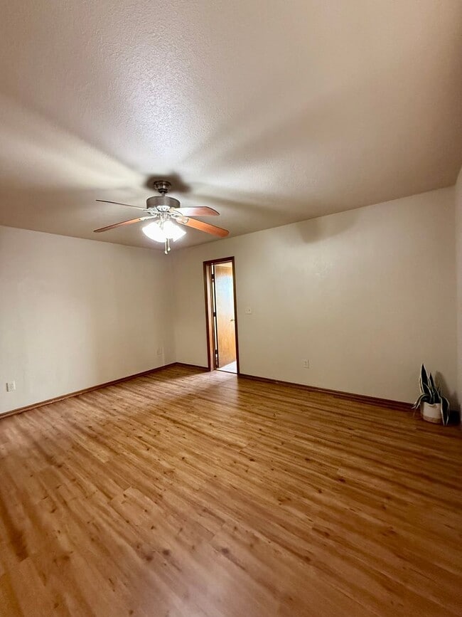 Building Photo - Spacious 3 bed, 2.5 Bath 2-story Home in South Okc