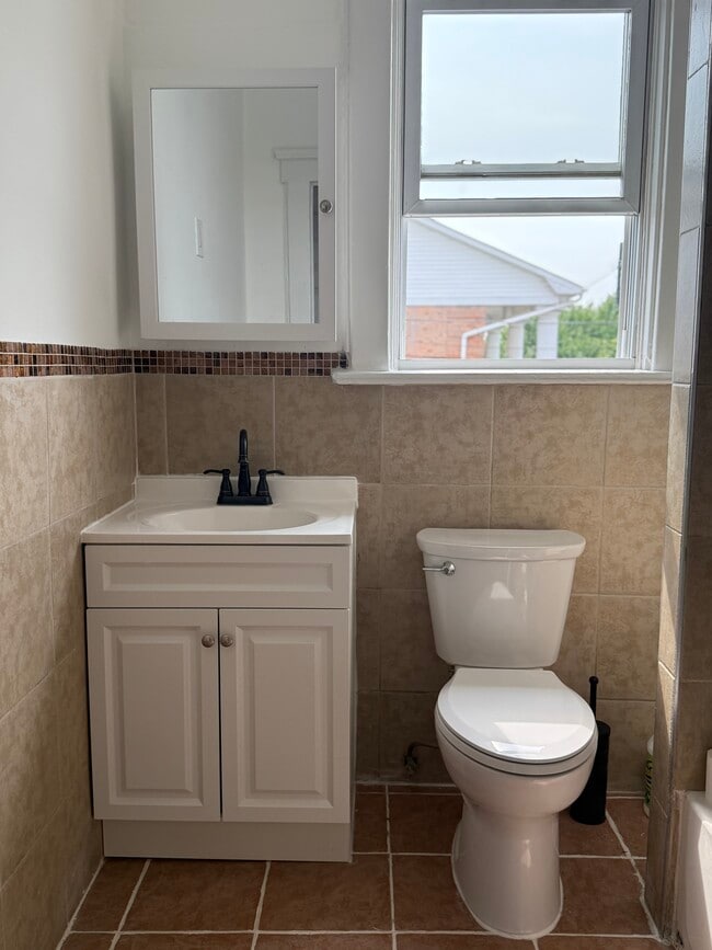 Building Photo - 342 E Westfield Ave