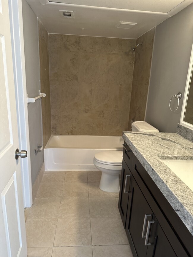 Building Photo - 2871 N Oakland Forest Dr
