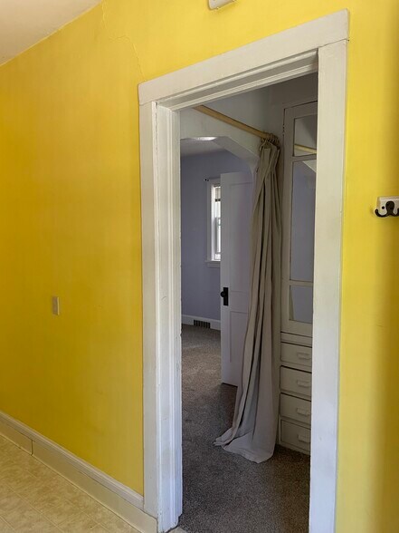 Building Photo - 1205 E 4th St