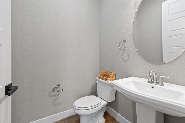 Building Photo - 1608 Carmine Dr