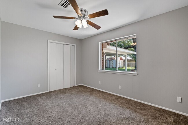 Building Photo - 321 Tallow Ln