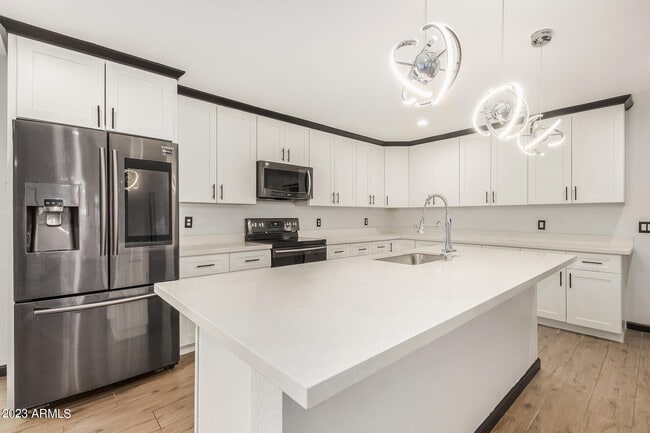 Building Photo - 2201 E Montecito Ave