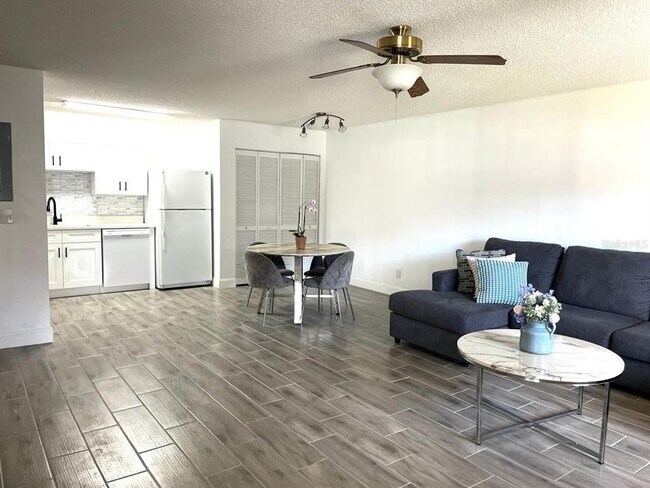 Building Photo - 345 Forestway Cir