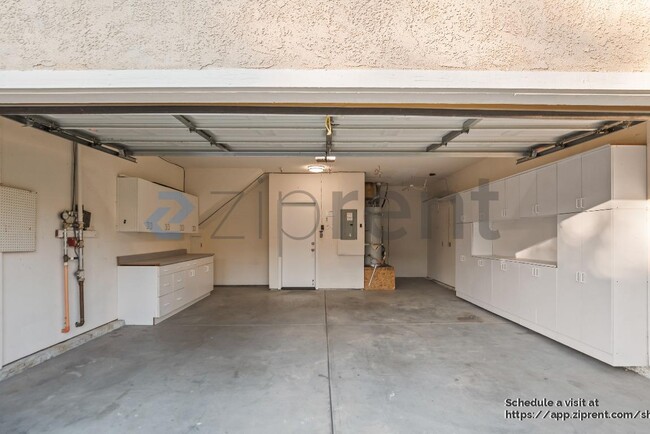 Building Photo - 3082 Rodeo Ln