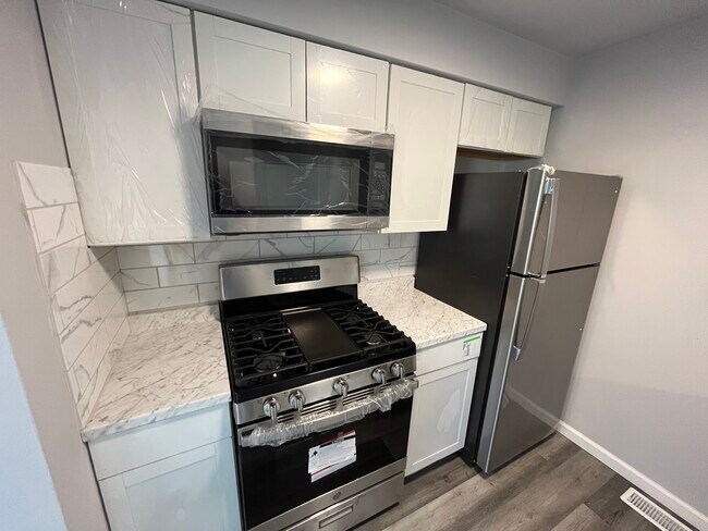 Kitchen (gas range) - 45 Ben Louis Dr