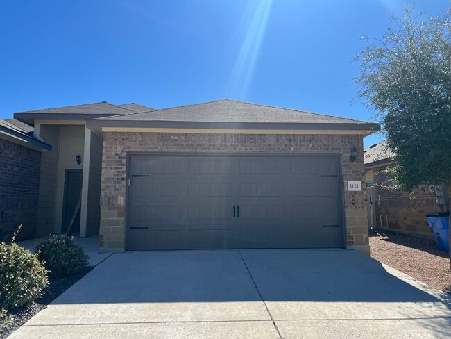 Building Photo - Luxury 3/2 Duplex in Seguin, Texas
