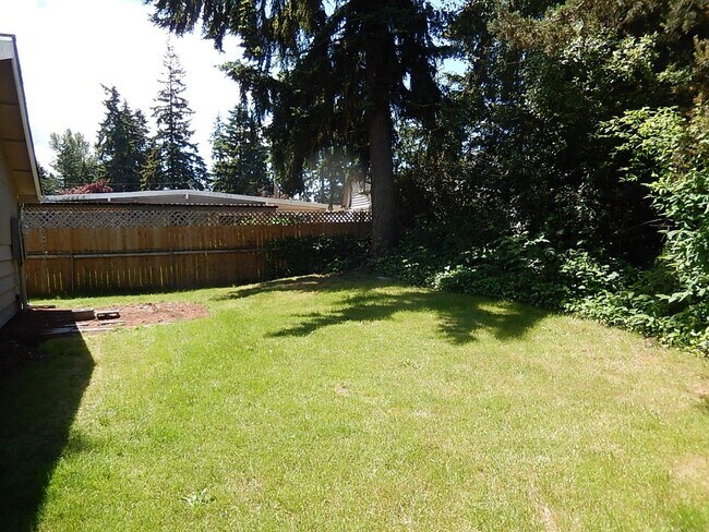 Building Photo - Federal way Duplex - 2 bedroom 1 bathroom ...
