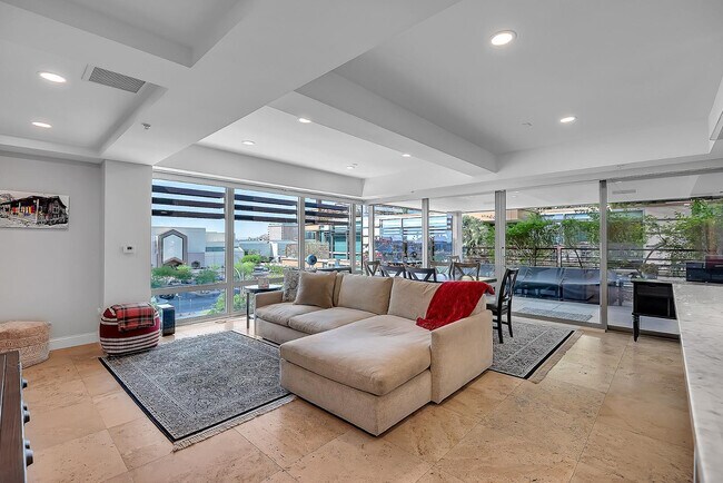 Building Photo - 7127 E Rancho Vista Dr