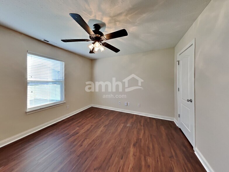 Building Photo - 681 Bridgebend Run