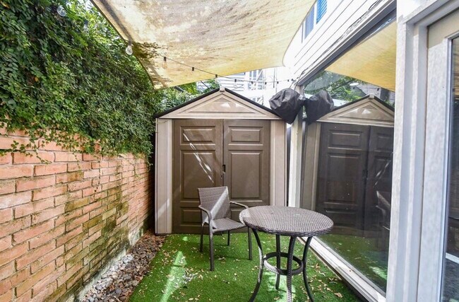 Building Photo - 615 Kipling St