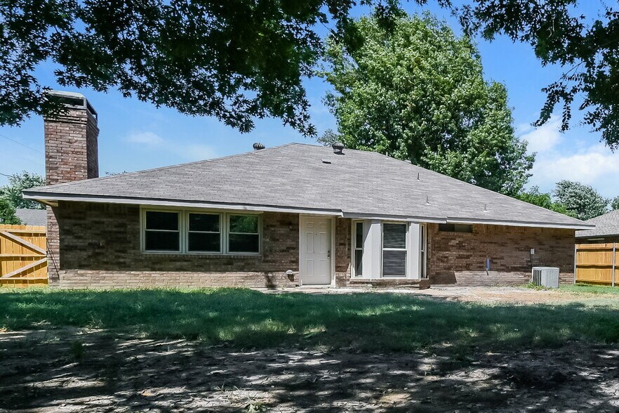 Building Photo - 2408 Havenwood Dr