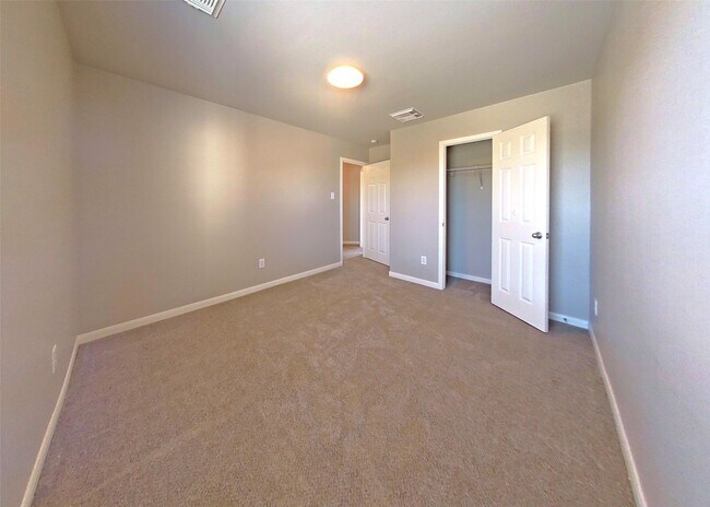 Building Photo - 29303 Legends Hill Dr