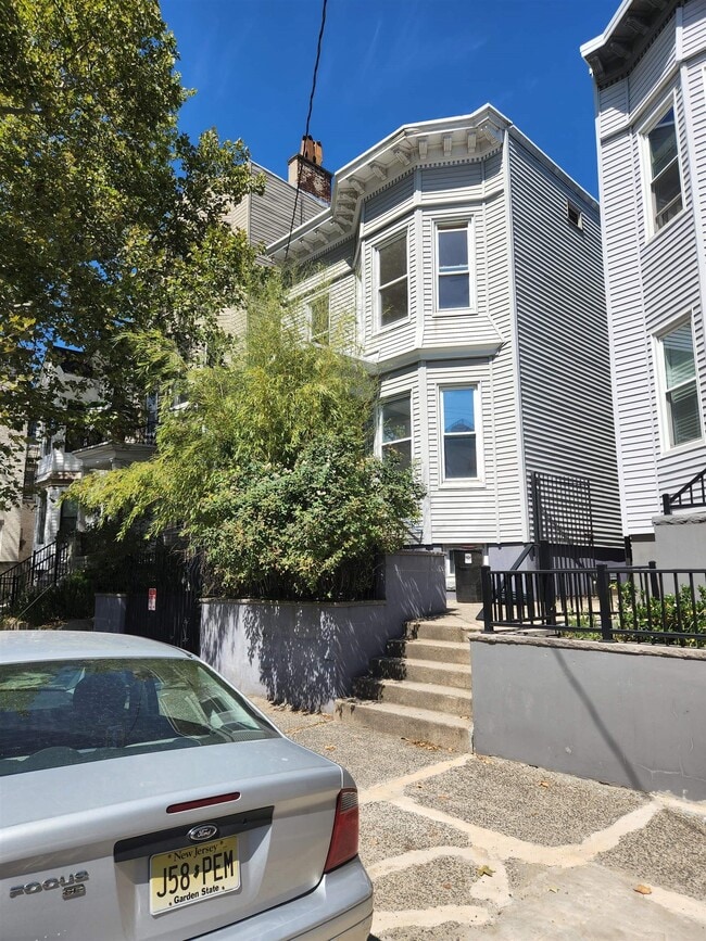 Building Photo - For Rent