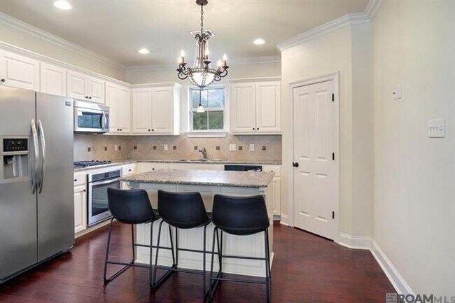 Building Photo - 4 Bedroom House  House in Gated Community| Community Pool  & Gym