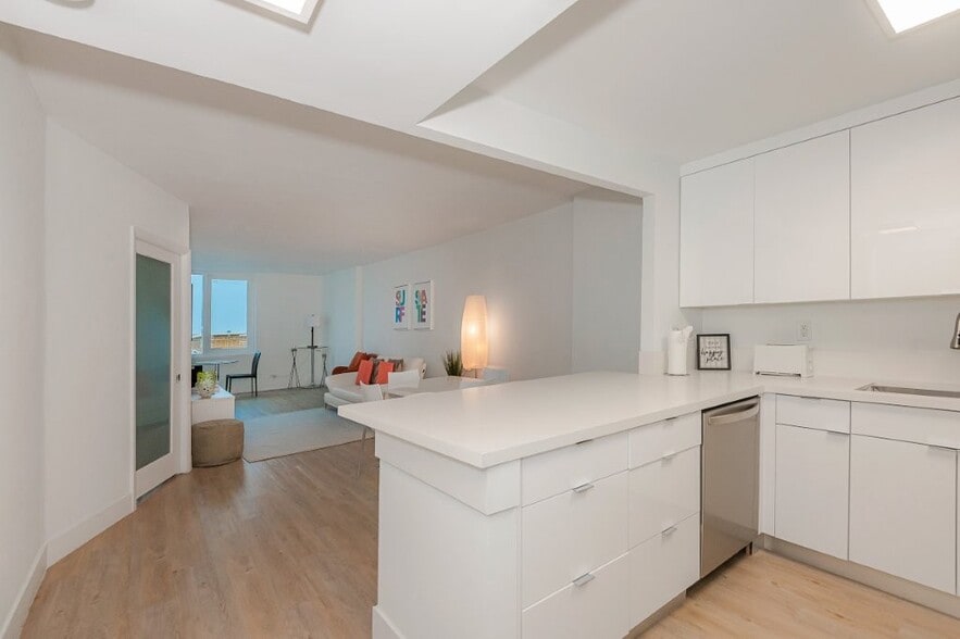 Building Photo - 2301 Collins Ave