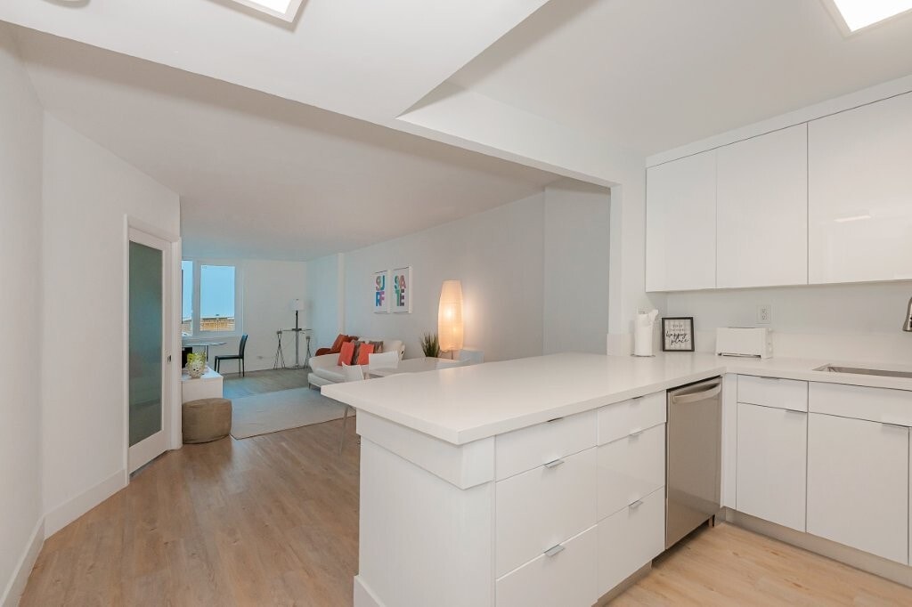 Building Photo - 2301 Collins Ave