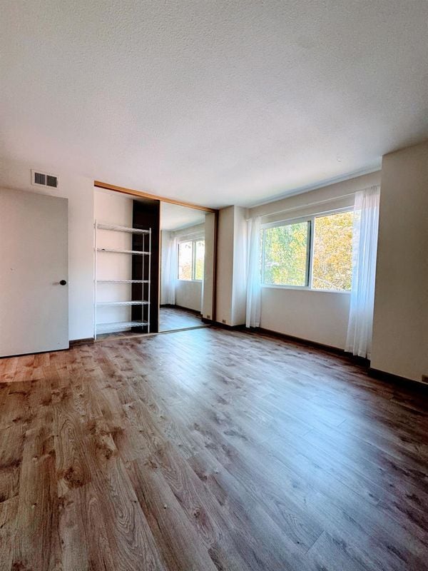 Building Photo - 2224 Woodside Ln