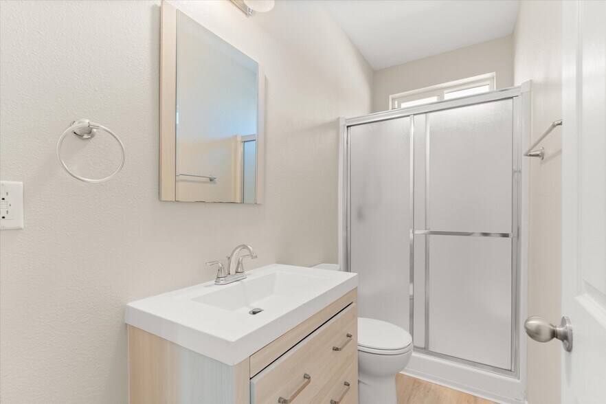 Building Photo - 2907 E Sawyer St