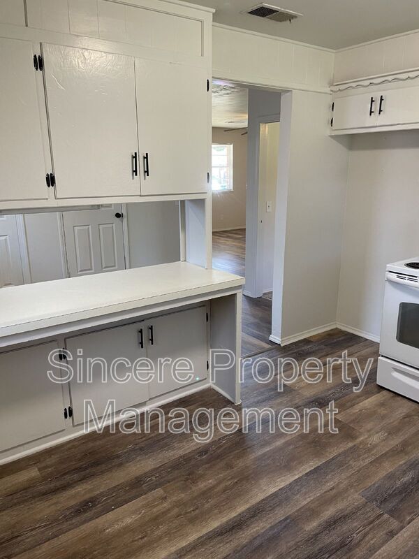 Building Photo - 2013 N College Ave