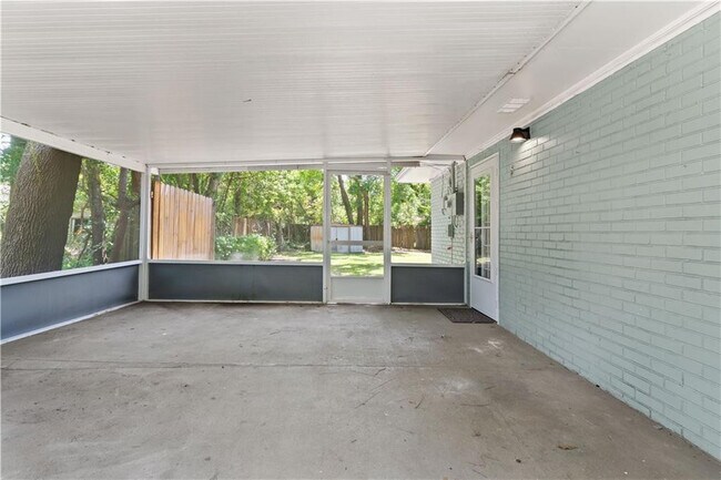 Building Photo - 3120 Willow Ave