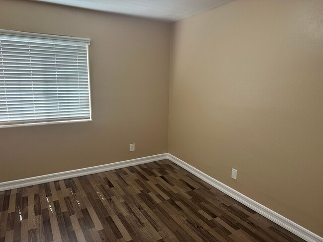 Building Photo - Wonderful 4-bed/3-bath gated home in Azusa.