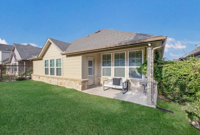 Building Photo - Bright & Airy Home on Curling Post