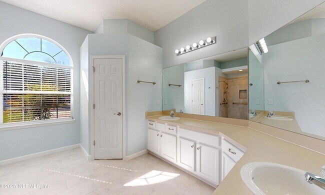 Building Photo - 1995 Bluebonnet Way