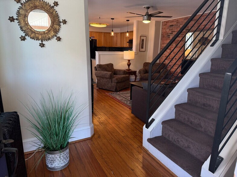 Building Photo - 39 Thomas Ave