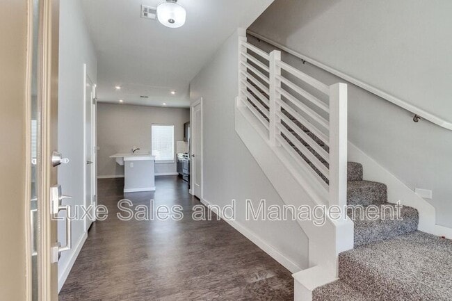 Building Photo - 17604 Sunny Hollow Rd