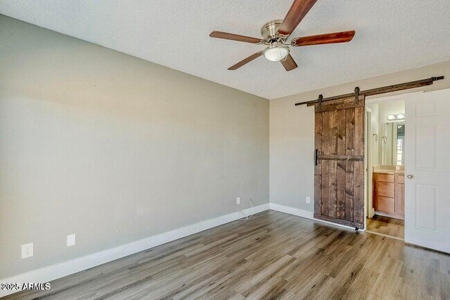 Building Photo - 1826 N Spring