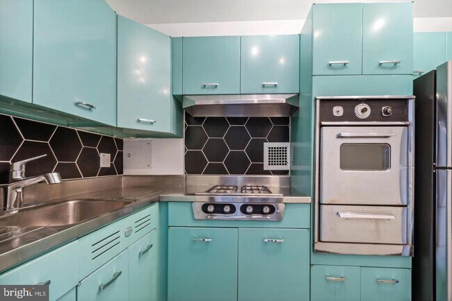 Building Photo - 2401 H St NW