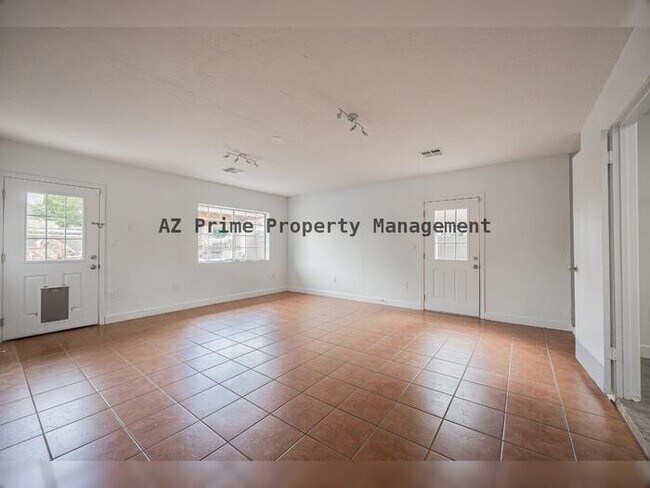 Building Photo - 5301 N 43rd Pl